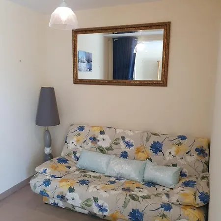 Charming With Balcony And Parking Apartamento