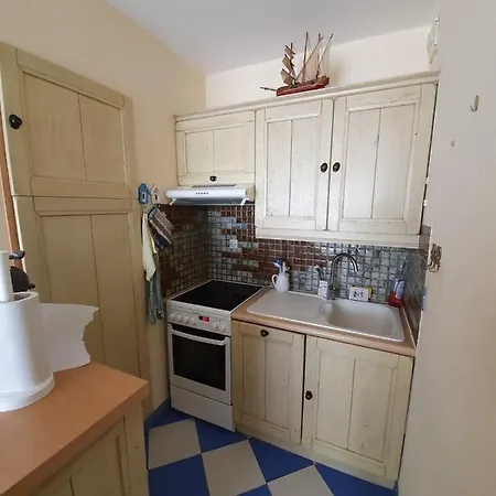 Charming With Balcony And Parking Appartamento